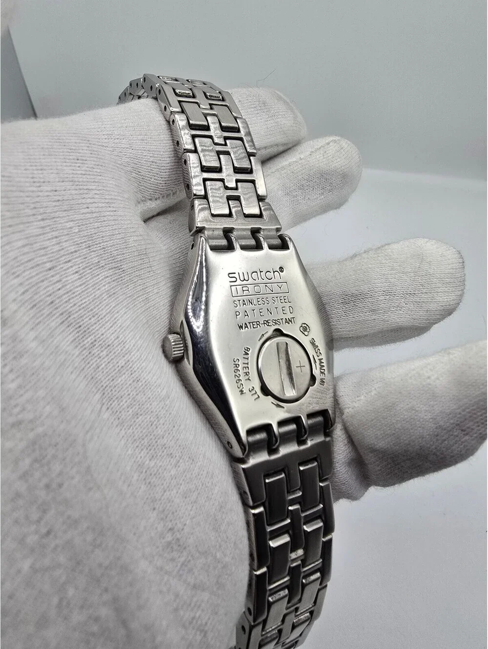 Swatch Irony Signoralia Women’s Quartz Analog Watch Silver Dial Stainless Steel